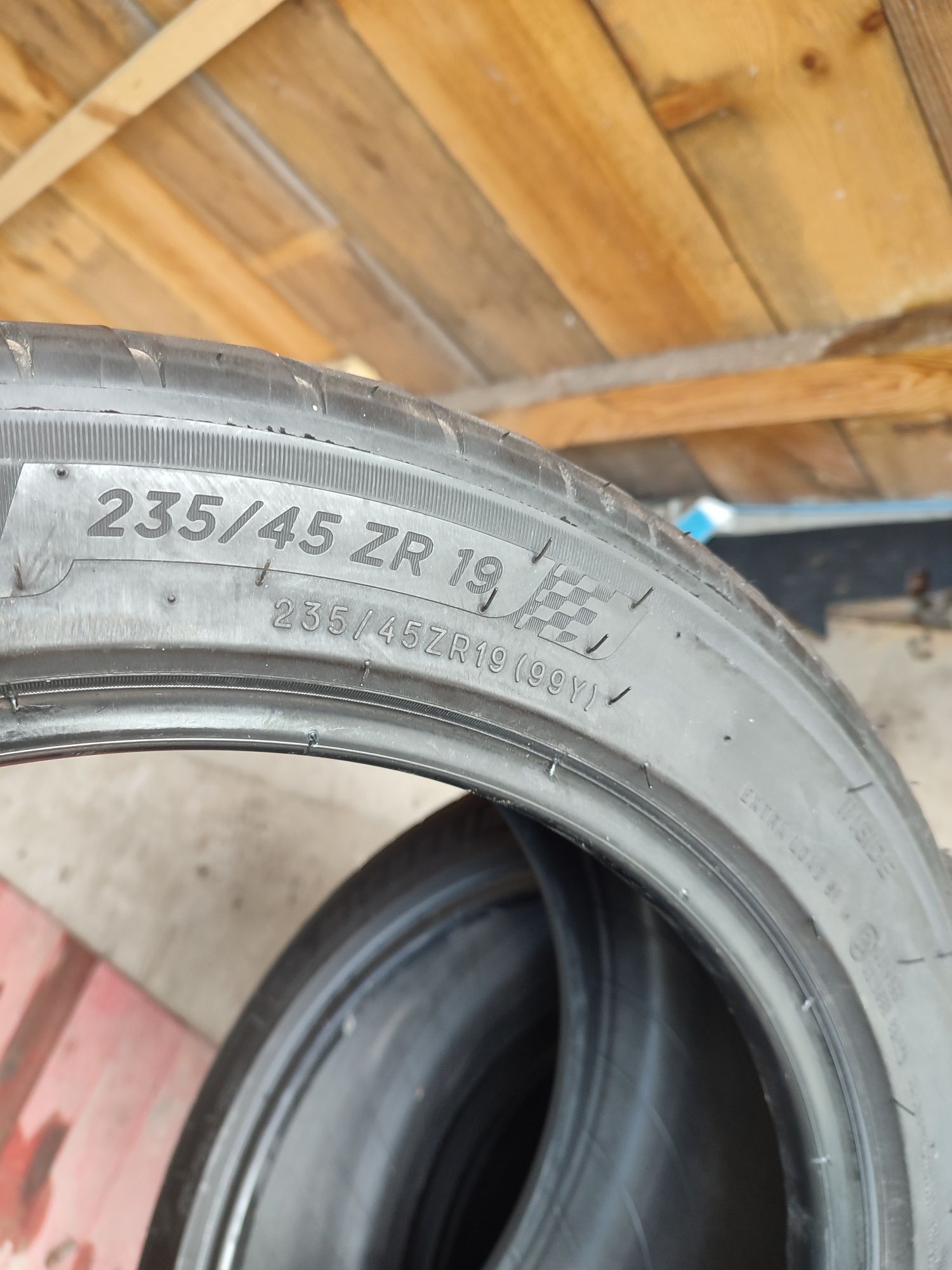 Michelin Pilot Sport 4 235/45 ZR19 99Y