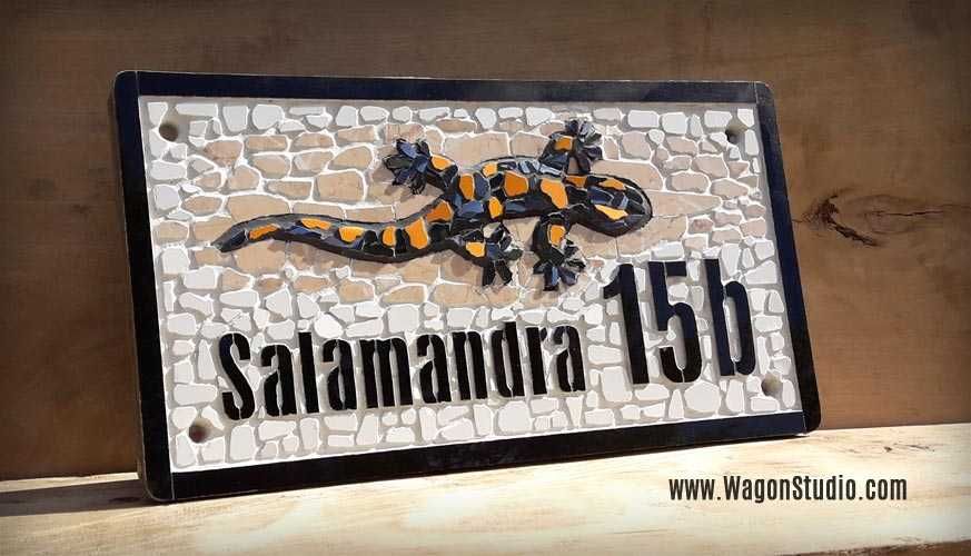 Tabliczka adresowa ceramiczna. Numer, numery na dom. Szyld reklamowy.
