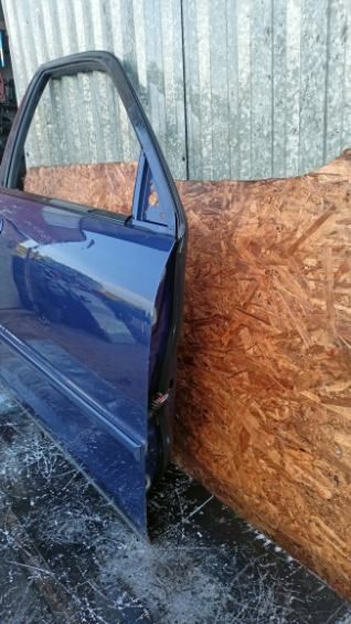 Mazda 323   2002 R drzwi prawy przód