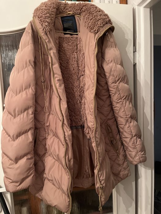 Pikowana, ciepła kurtka typu plaszczyk.