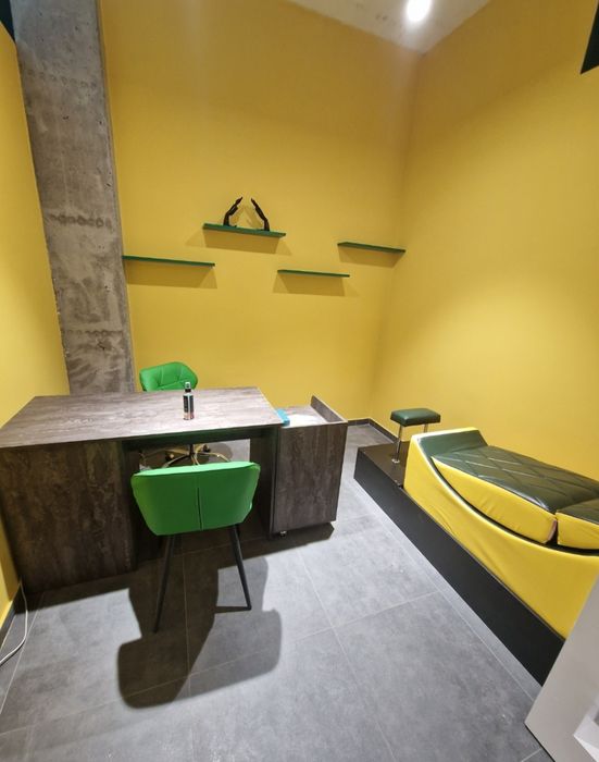 Здам в оренду  місце для майстра перукаря,бровіста та манікюр