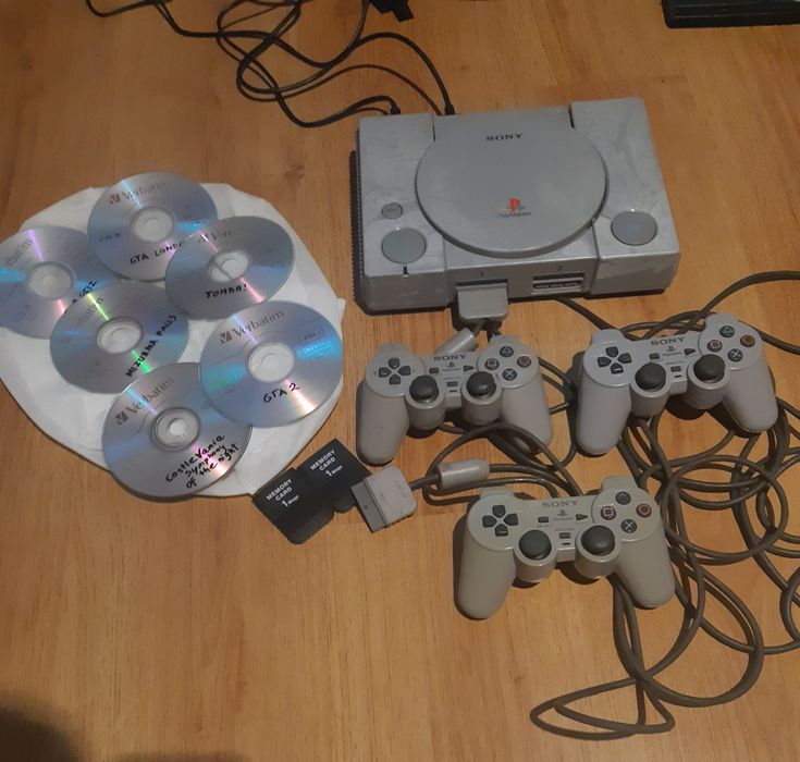 PlayStation 1 + 3 pady