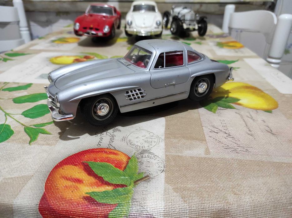carros de coleção com 25 cm