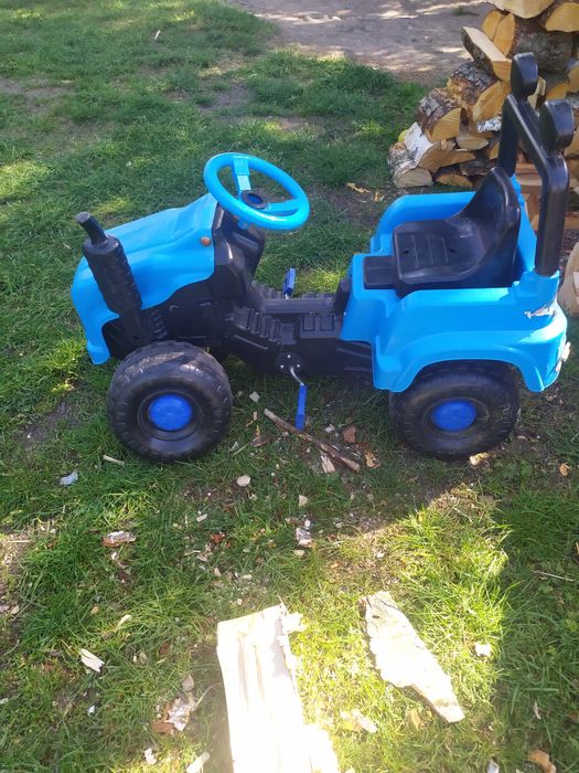 Traktor na pedały dla dziecka