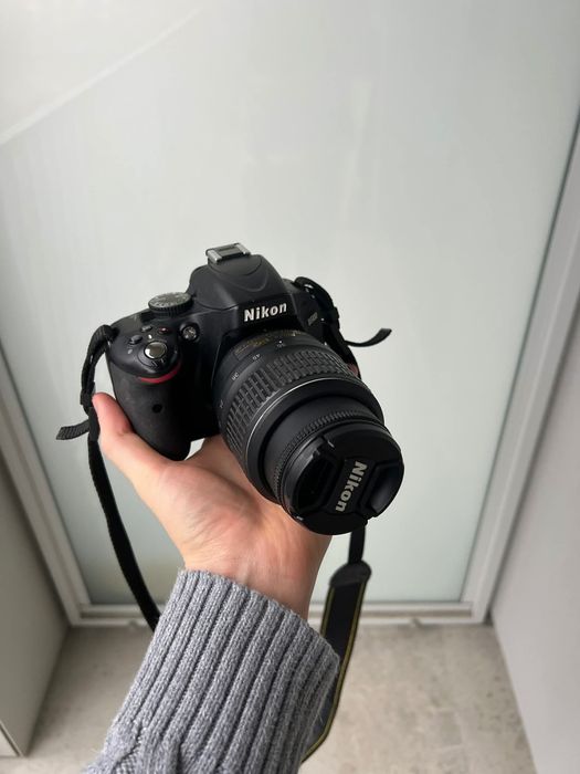 Nikon D5100 + Nikon DX 18-55 mm