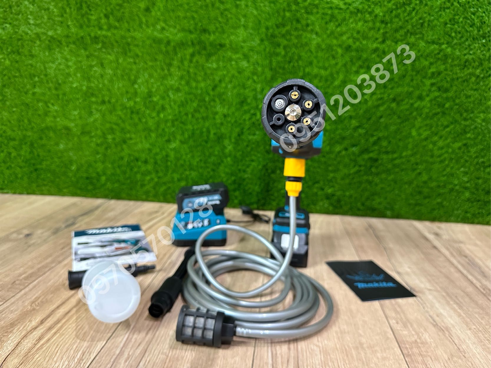 Аккумуляторная универсальная мини мойка Makita DXR911 2 АКБ 36V 6Ah