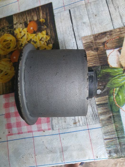 Запчасти Сайлентблоки задней  балки Киа 55160-b2000