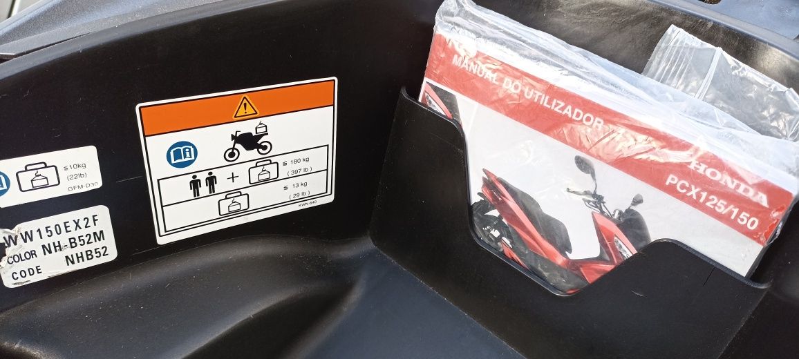 Honda PCX 150 bem estimada de garagem