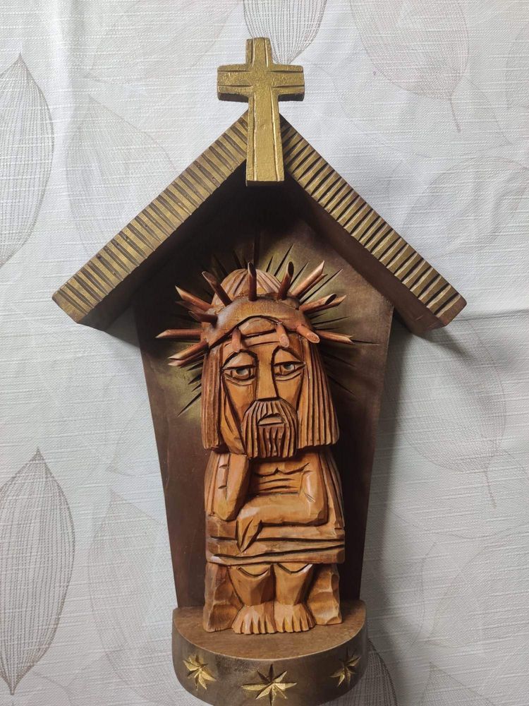 Rzeźba w drewnie "Kapliczka Pan Jezus Frasobliwy"