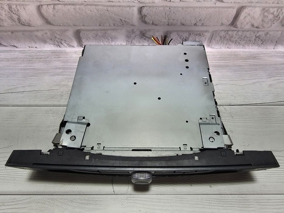 Оригінальна магнітола / Радіо Cabasse Renault Vel Satis (8200326974)