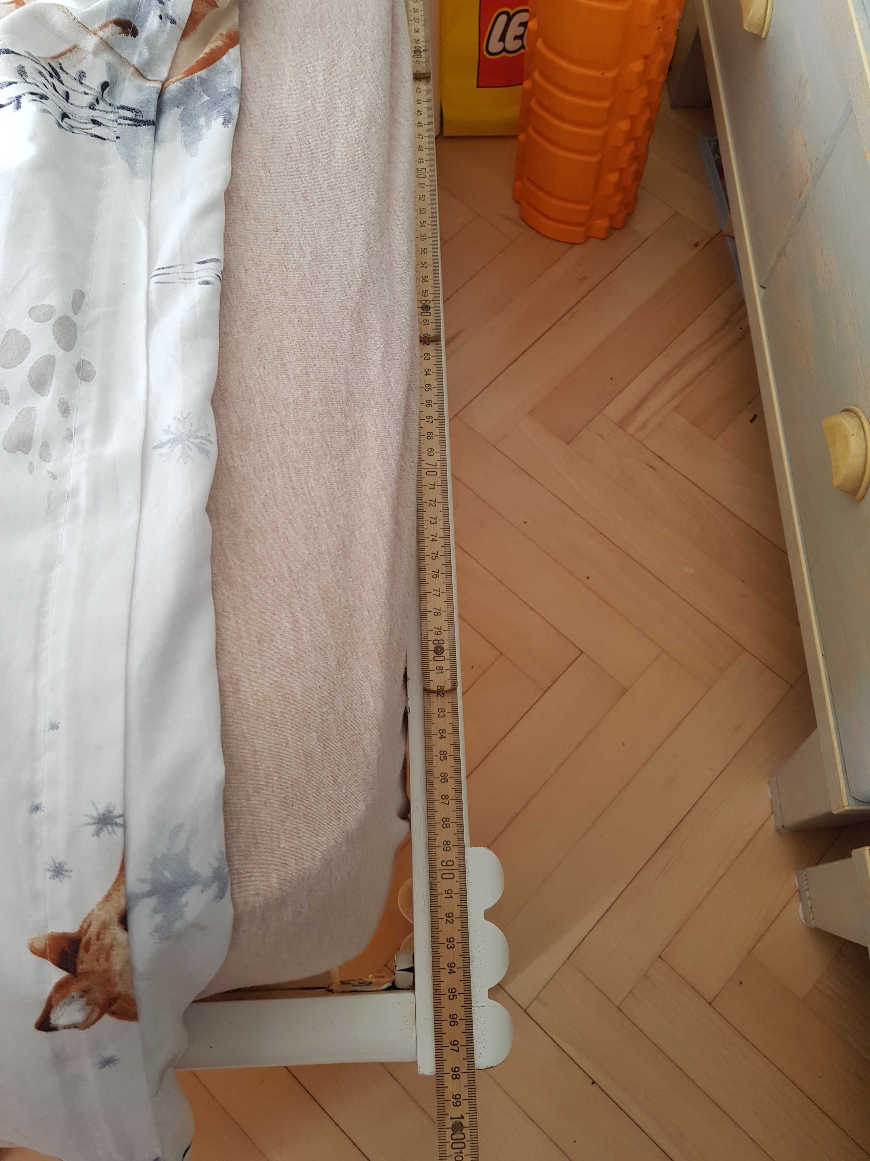 Białe Łóżko rattan. Materac długość  2m szerokość 90cm.