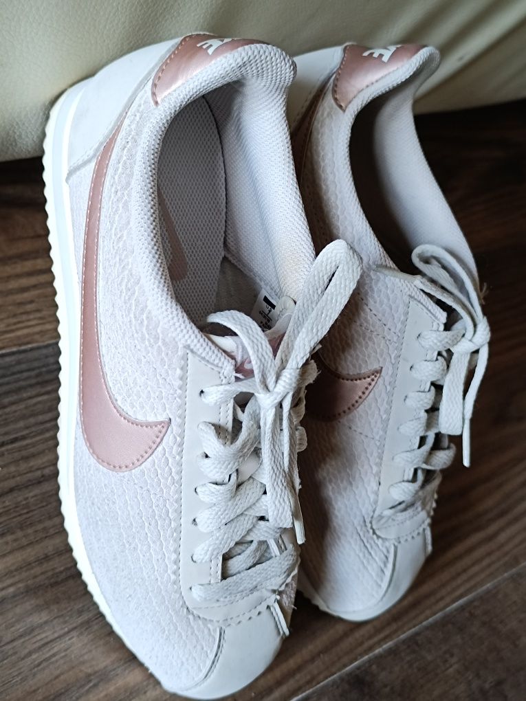 Śliczne Nike W Classic Cortez Leather Lux