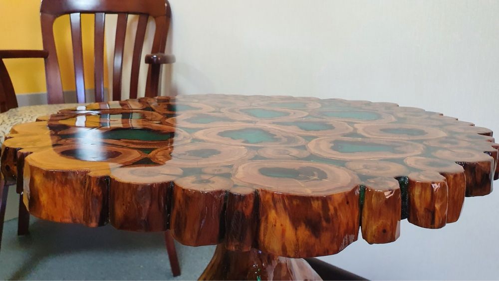 Кавовий стіл ручної роботи з дерева