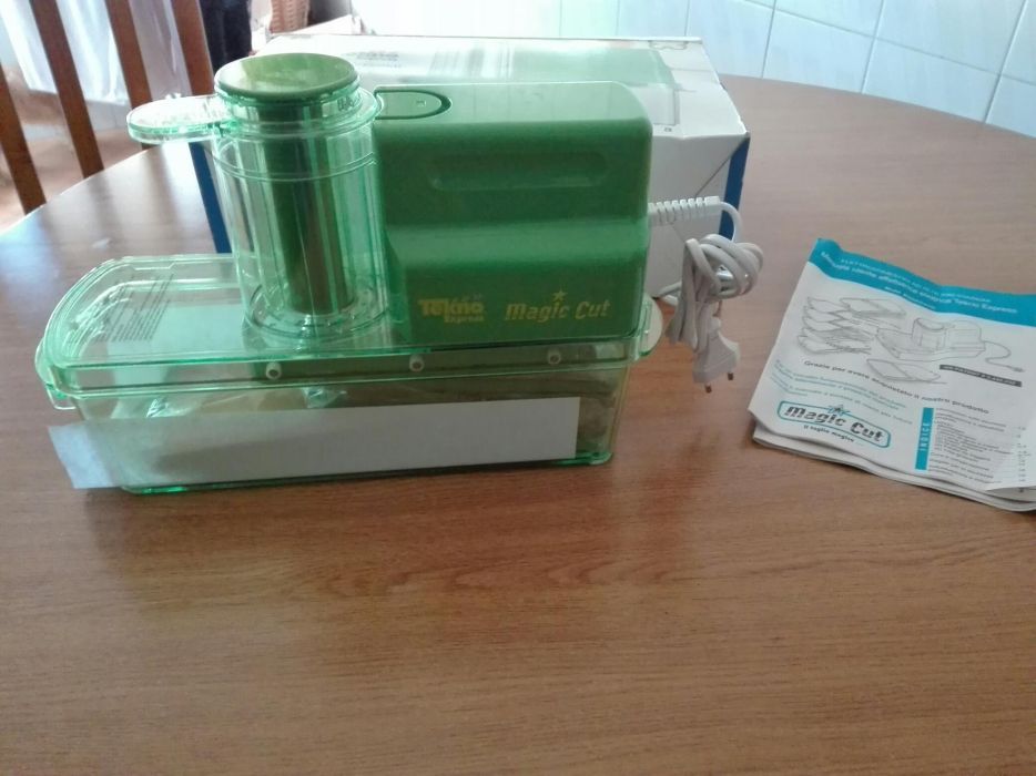 Máquina de cortar legumes nova