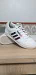Tenis marca adidas