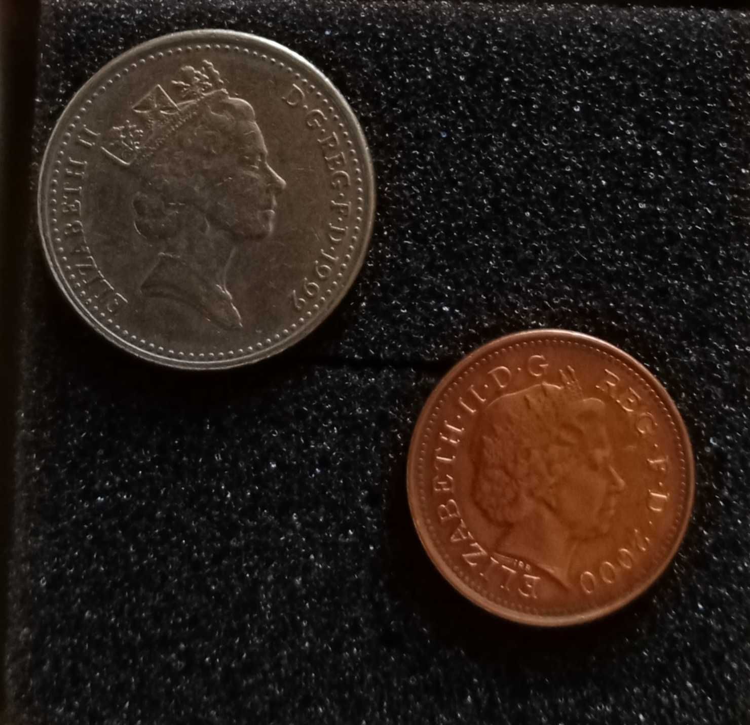 Dwie monety z Elizabeth II
