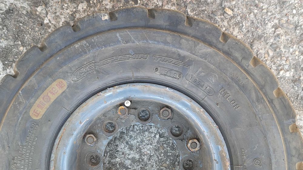 Opona koło 7-12 wózek widłowy