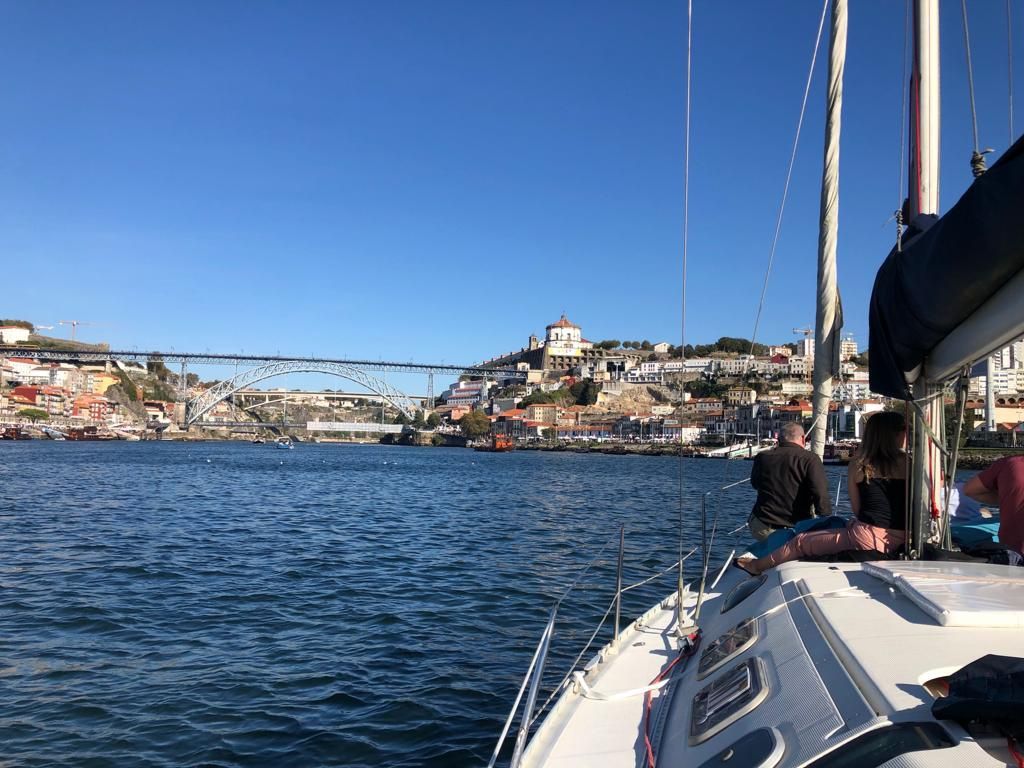 Empresa marítimo turística a operar veleiro na Douro marina