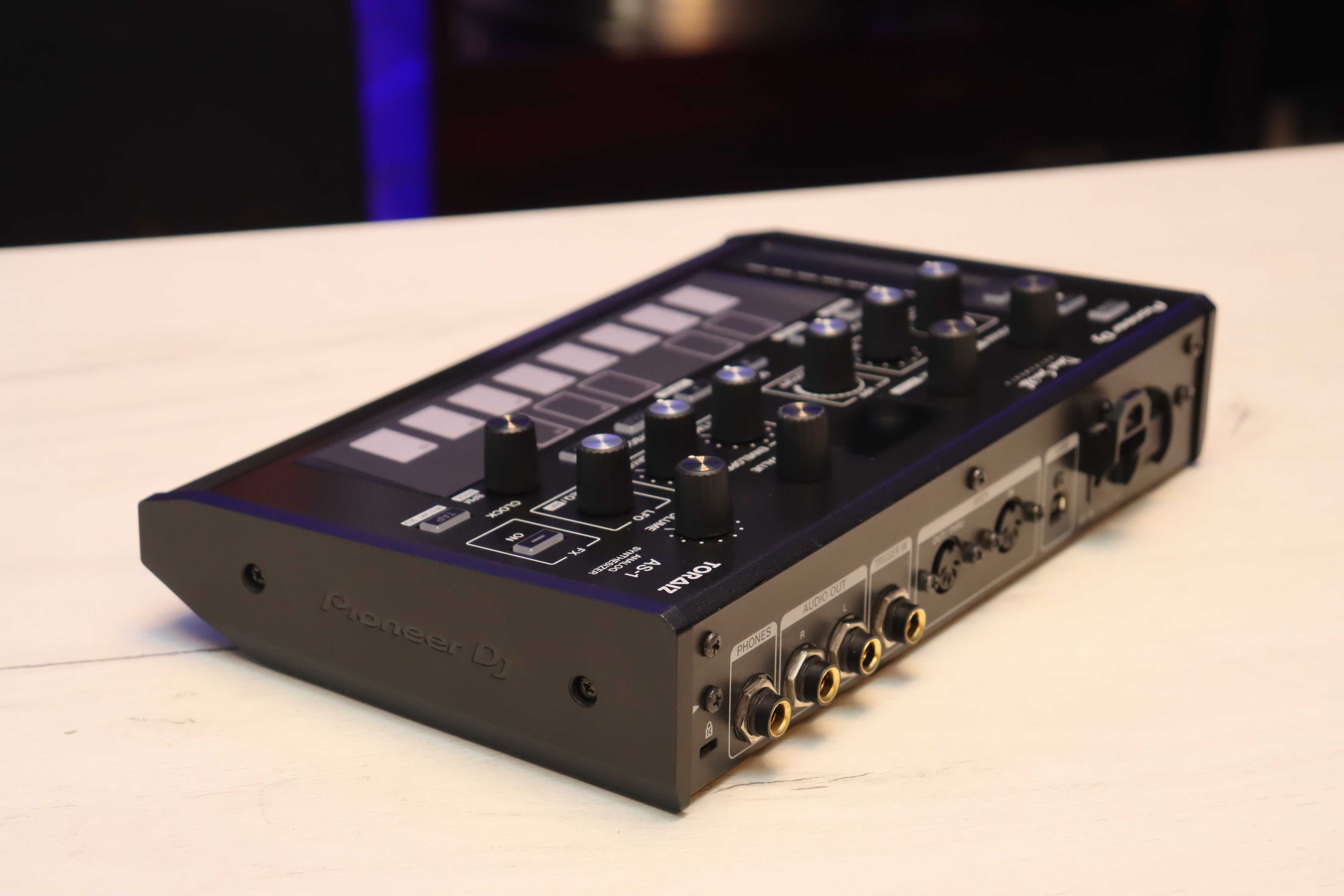 Pioneer DJ TORAIZ AS-1 Monofoniczny syntezator analogowy