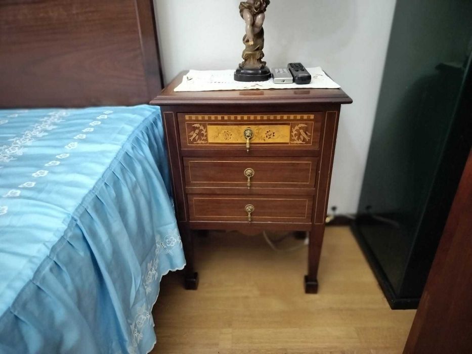 Cama de Casal com Mesinhas de Cabeceira -  Excelente Estado