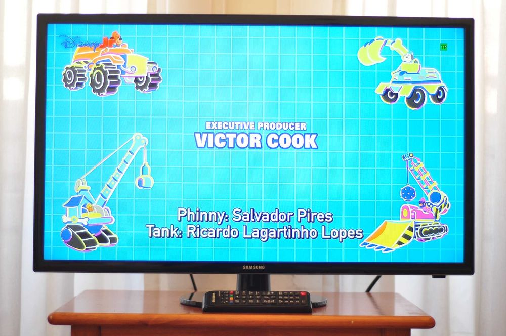 televisão LED Samsung 32" em excelente estado como nova