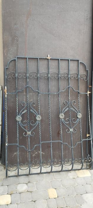 Продам вікна та двері металопластикові.