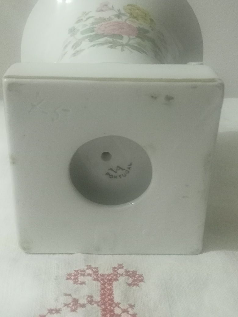 Bela jarra de altar ou outros de porcelana Vista Alegre