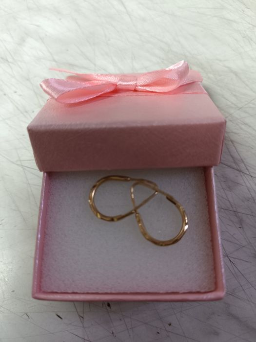 Продаю золотые серьги