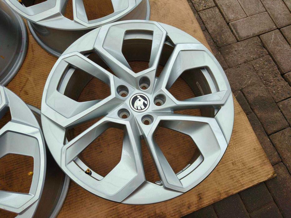 5x112 Alufelgi R19 Skoda Ocatvia III IV RS Superb A3 8V Golf ET48 NOWE