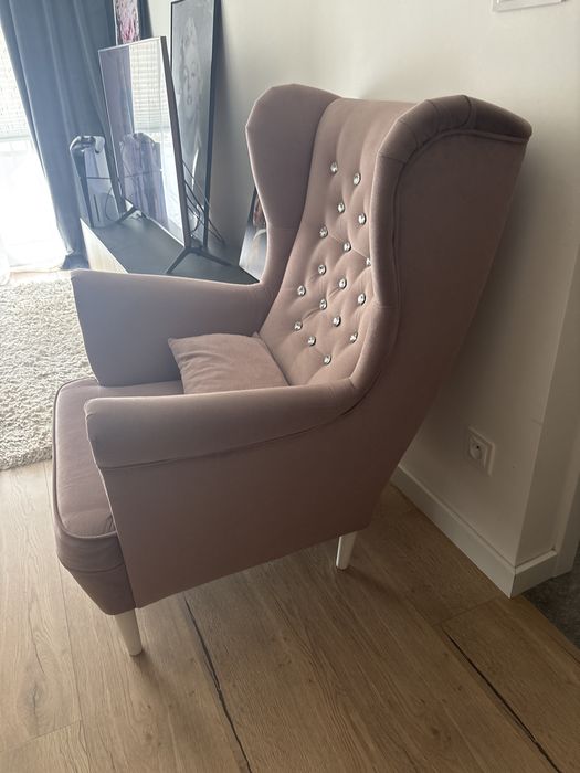 Fotel uszak pudrowy róż