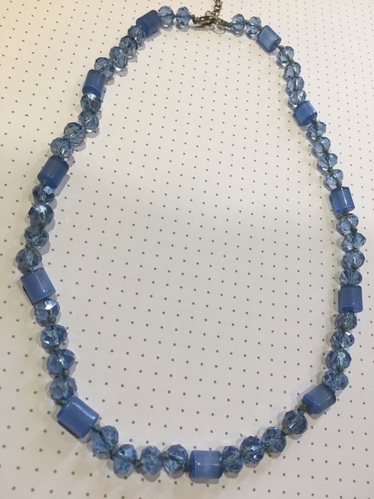 Винтажные бусы голубое сатиновое стекло