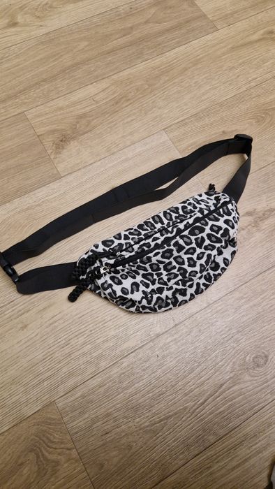 Поясна сумка жіноча