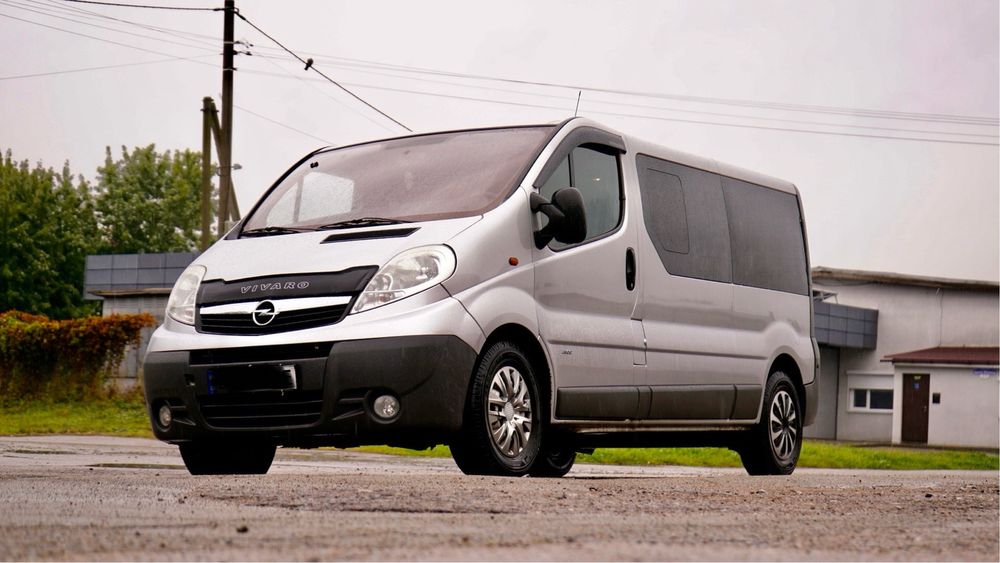 Opel Vivaro 2009 год 2.5 дизель 9 мест