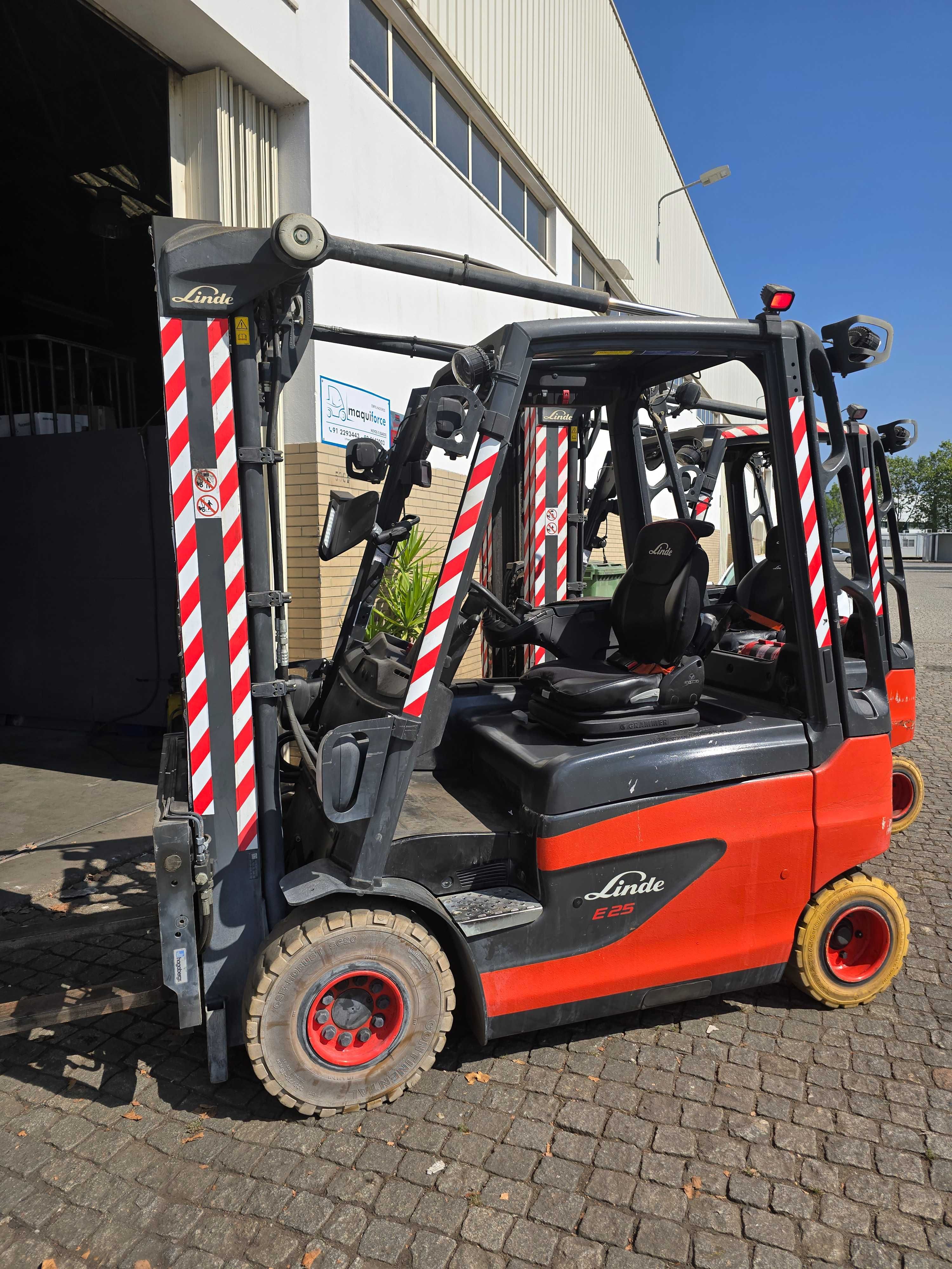 Empilhador linde 2.500kgs Mastro triplo