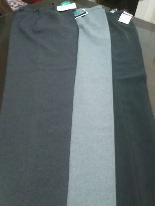 Calças de senhora em tecido clássicas estreitas em baixo