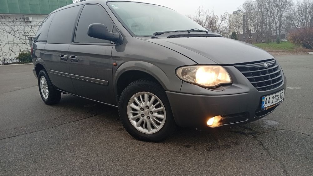 Продаю крайслер вояжер в хорошому стані.
