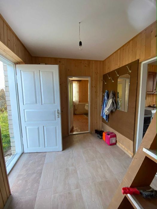 Будинок на обжитій вулиці у Буцневі на дачах