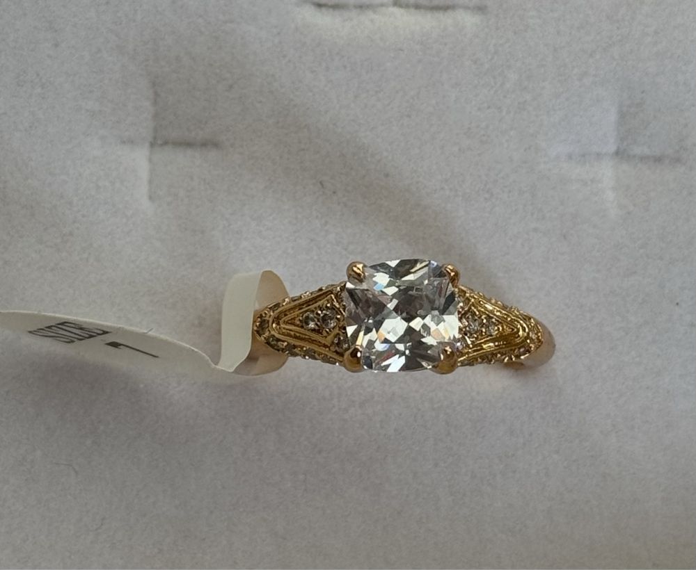 Złoty pierścionek swarovski srebrne cyrkonie rozm. 7 stal 316L