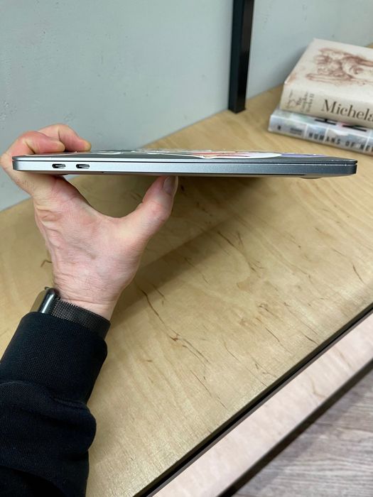 MacBook Pro A1706 13,3" Retina i5 3,1GHz/8 GB/M2 256 Gb