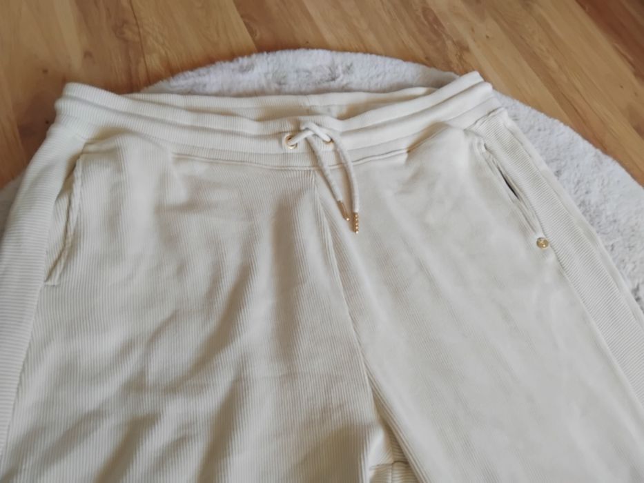 Kremowe spodnie dresowe na gumce plus size 7XL 54