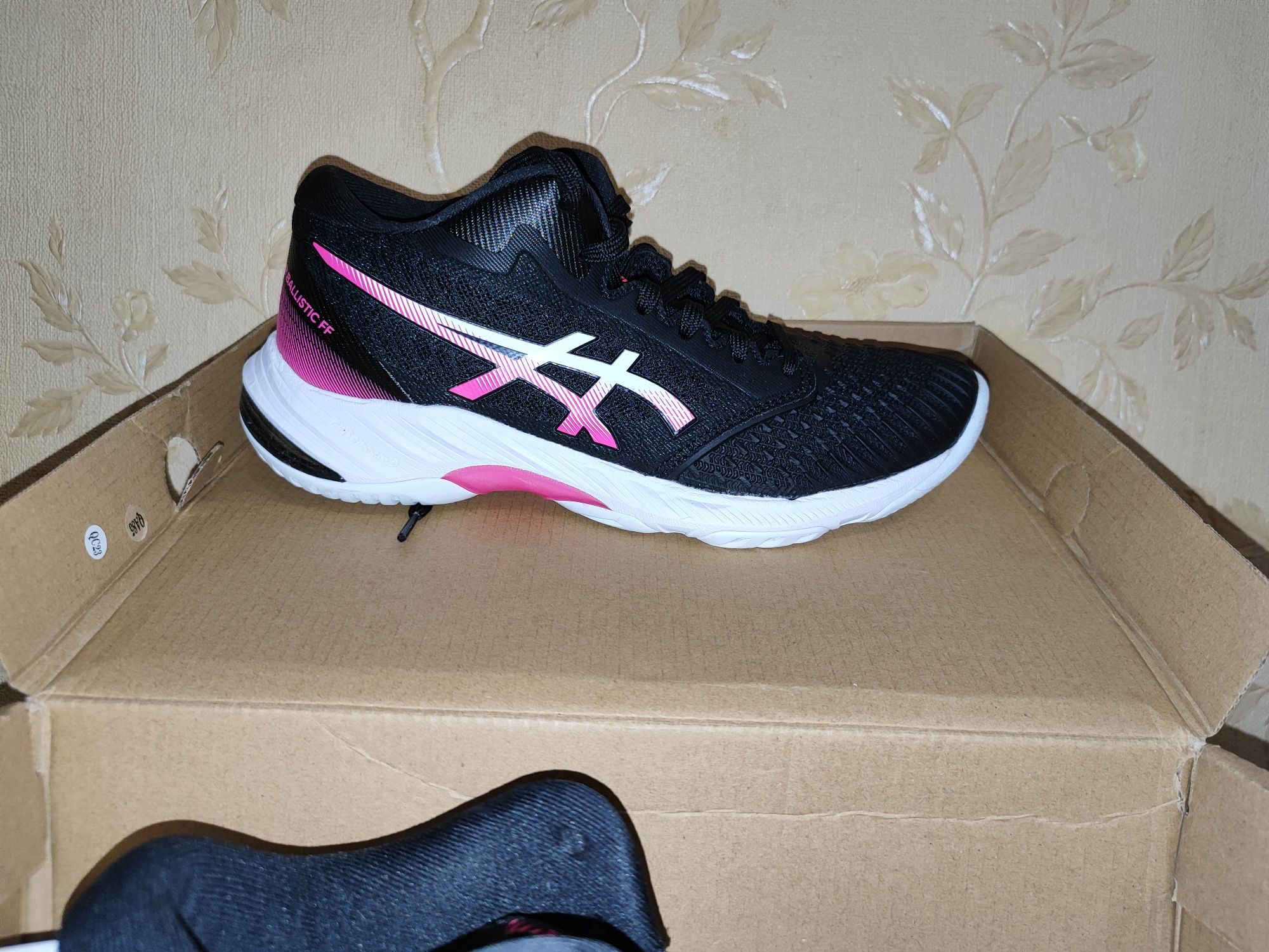 жіночі кросівки для спорту asics netburner balistic ff3 mt