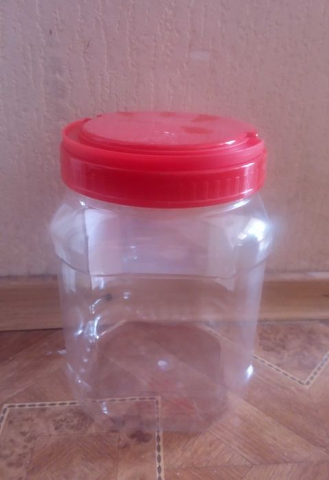 Продам прозору квадратну ємність  місткістю 3 л для іграшок та іншого