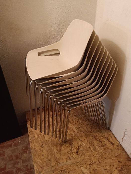 Cadeiras bege plástico