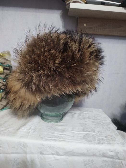 Продам шапку с натуральным енотом