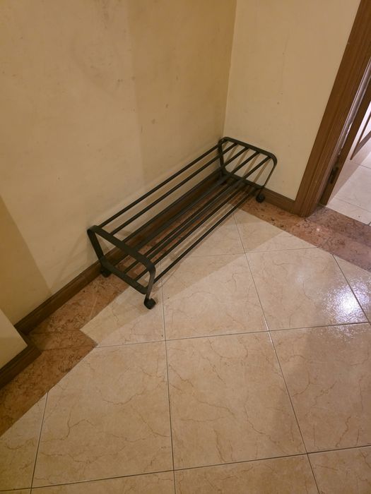 Mesa de sala em vidro preto com 4 cadeiras