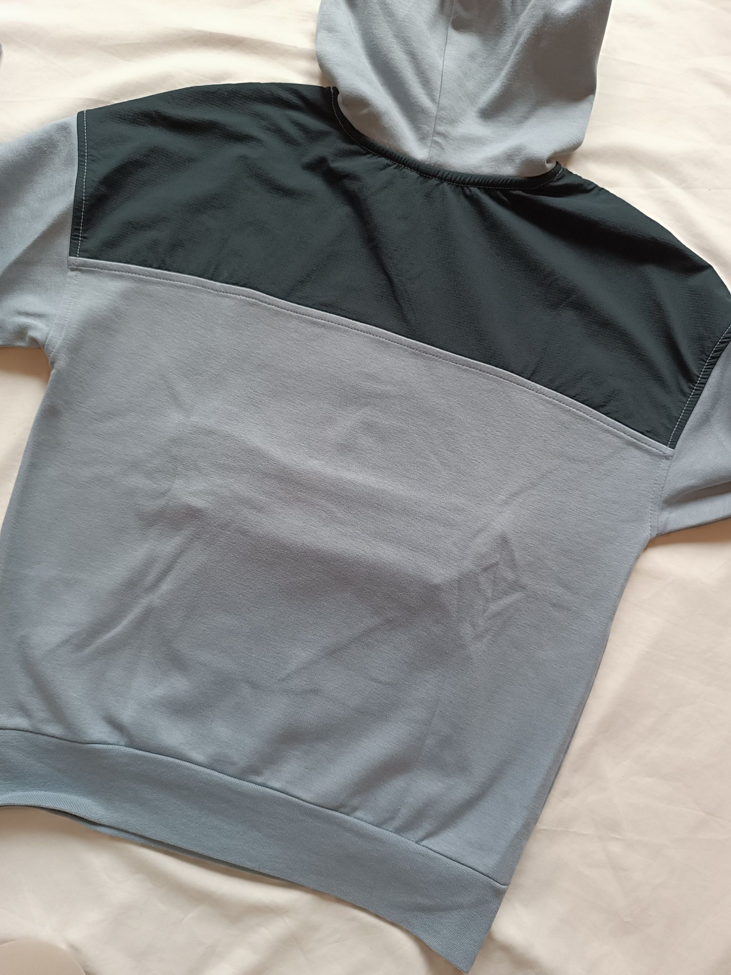Camisola Sweat Cinza. Com Capuz. 11 a 12 Anos