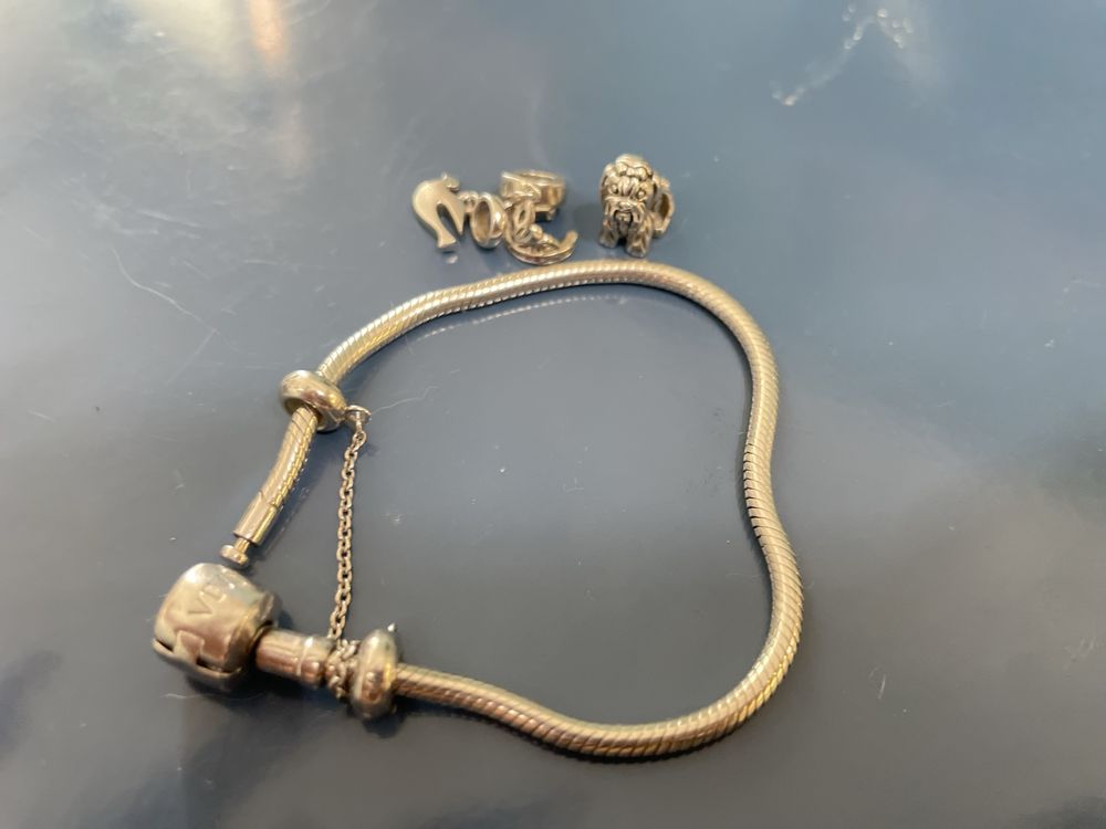 pulseira vivara com pingentes e trava