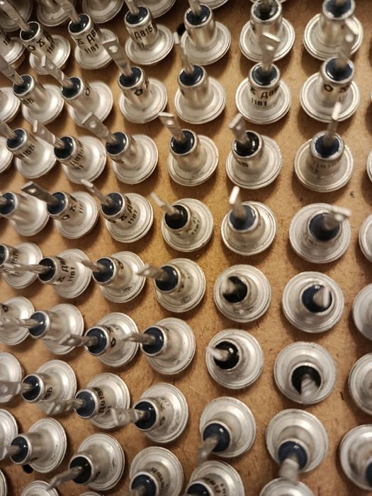 Стабілітрони Д815А