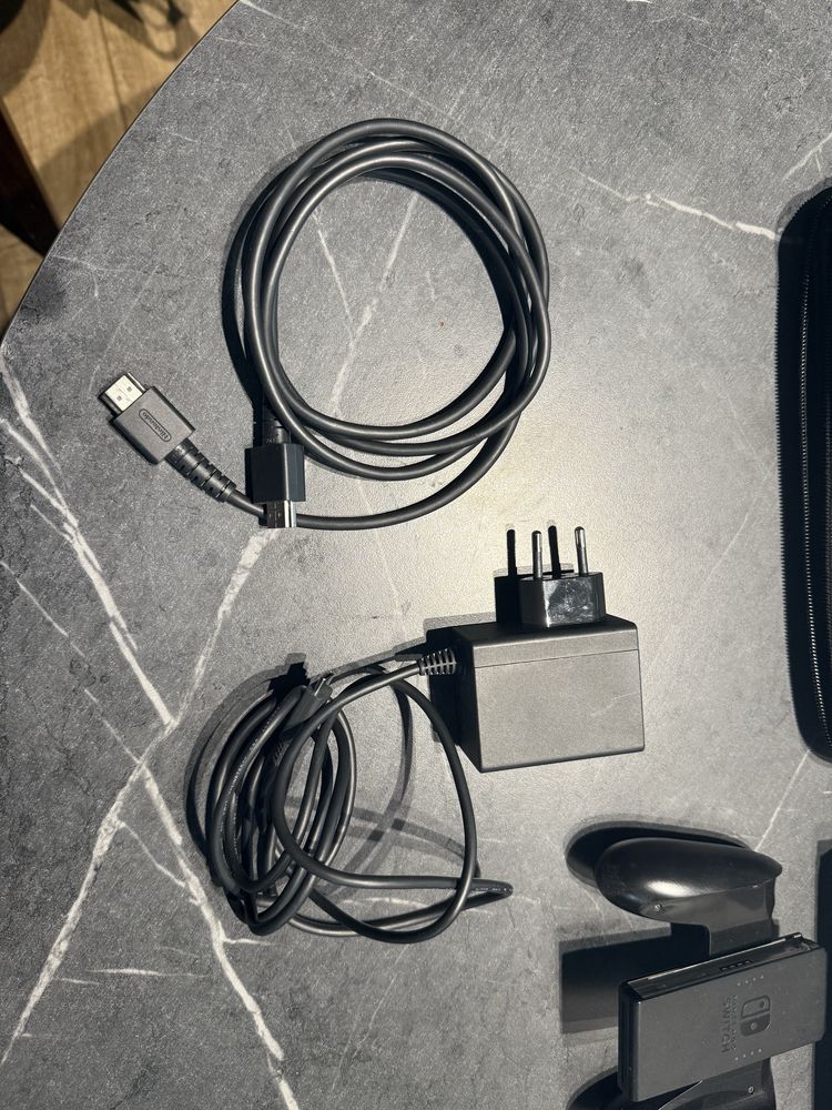 Konsola Nintendo Switch OLED Biały + dodatkowe etui