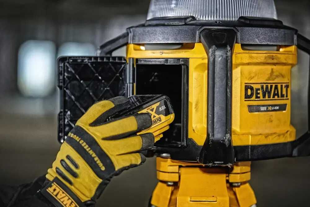 DeWALT DCL074 \ Фонарь светодиодный аккумуляторный \ 5000 лм